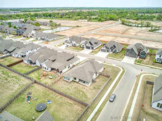 3005 E 146th Place S, Bixby, OK 74008