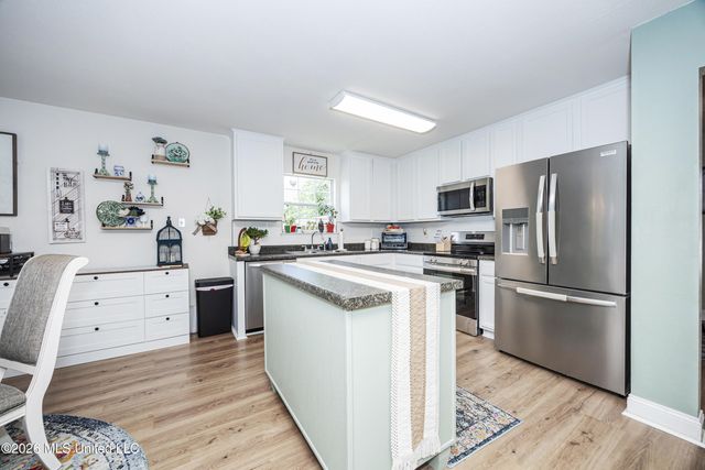14048 Seymour Drive, Biloxi, MS 39532
