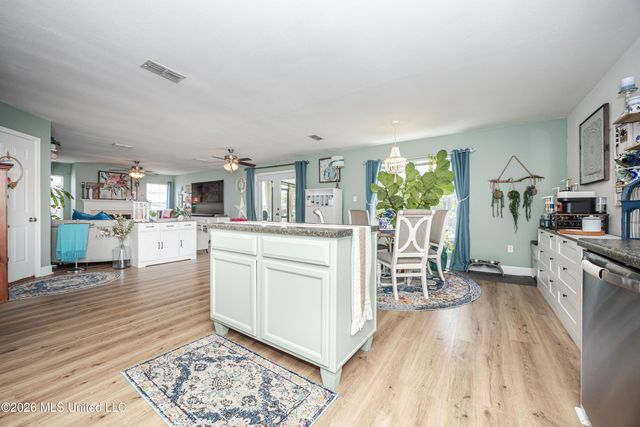 14048 Seymour Drive, Biloxi, MS 39532