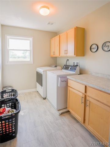 76 Jaycee Lane, West Seneca, NY 14224