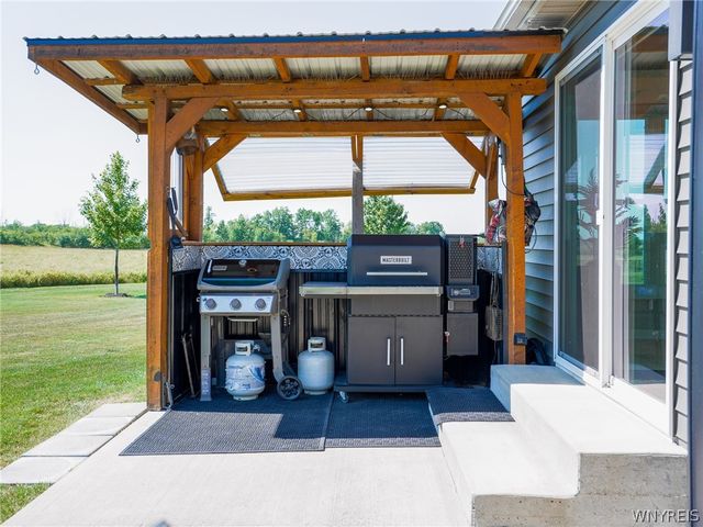 76 Jaycee Lane, West Seneca, NY 14224