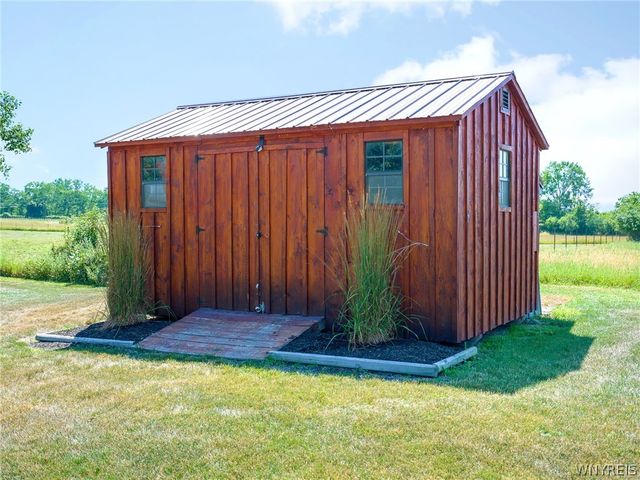 76 Jaycee Lane, West Seneca, NY 14224