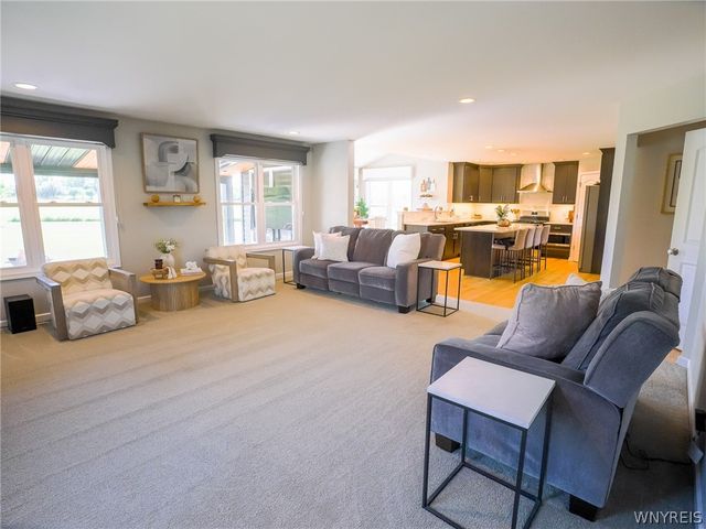 76 Jaycee Lane, West Seneca, NY 14224