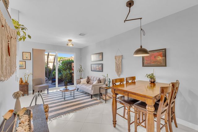 1998 NE 7th Street 102, Deerfield Beach, FL 33441