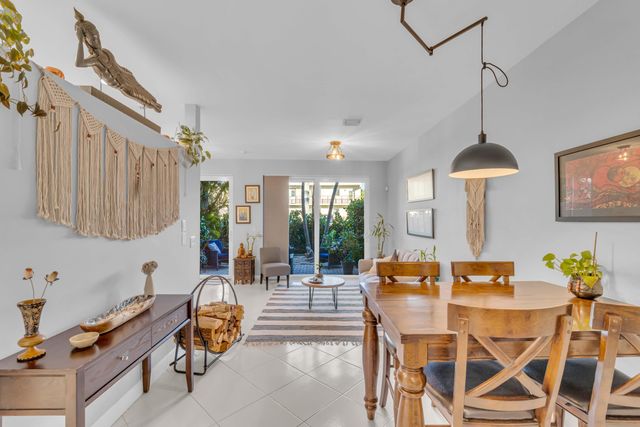 1998 NE 7th Street 102, Deerfield Beach, FL 33441