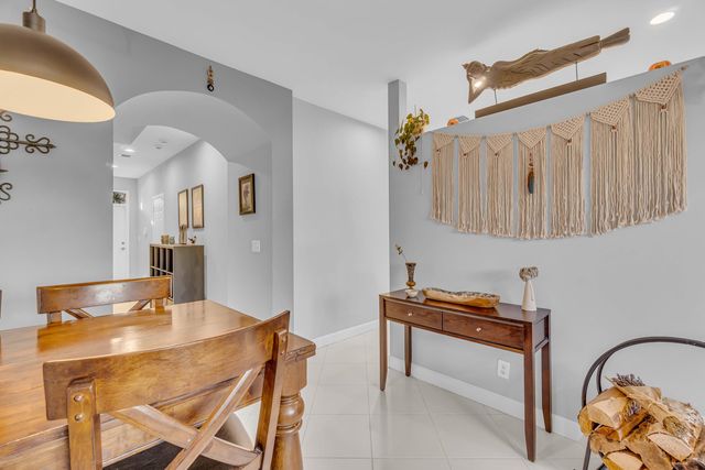 1998 NE 7th Street 102, Deerfield Beach, FL 33441