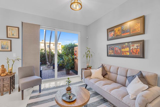 1998 NE 7th Street 102, Deerfield Beach, FL 33441