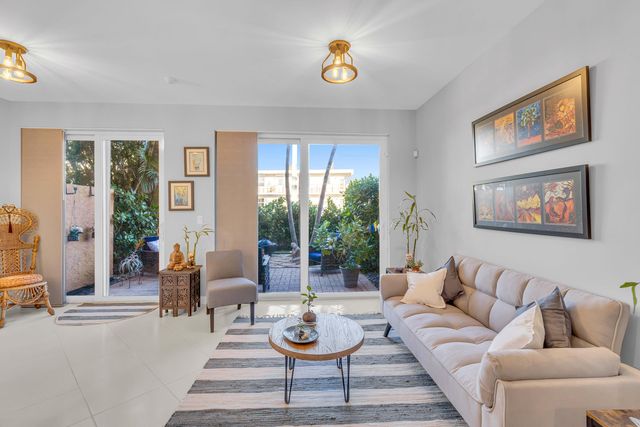 1998 NE 7th Street 102, Deerfield Beach, FL 33441