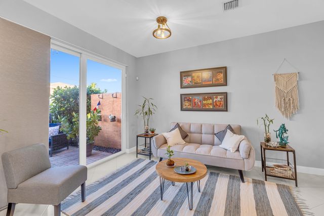 1998 NE 7th Street 102, Deerfield Beach, FL 33441