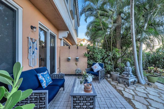 1998 NE 7th Street 102, Deerfield Beach, FL 33441