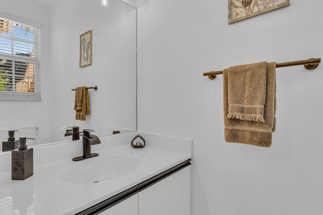 1998 NE 7th Street 102, Deerfield Beach, FL 33441