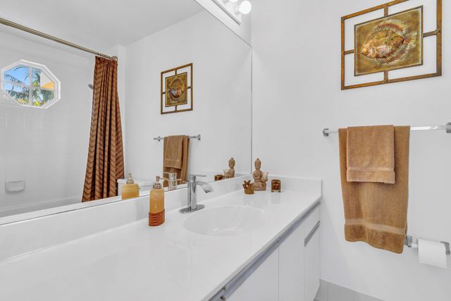 1998 NE 7th Street 102, Deerfield Beach, FL 33441