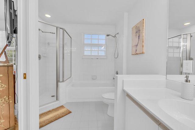 1998 NE 7th Street 102, Deerfield Beach, FL 33441