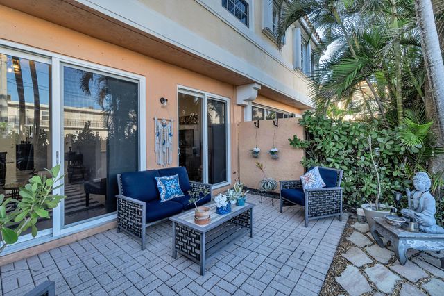 1998 NE 7th Street 102, Deerfield Beach, FL 33441