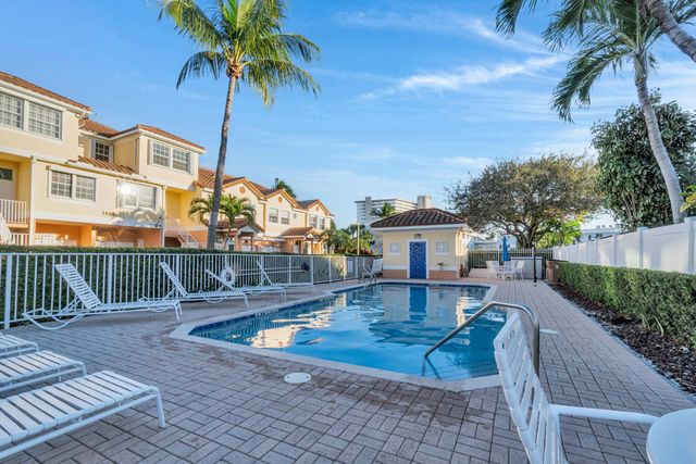 1998 NE 7th Street 102, Deerfield Beach, FL 33441