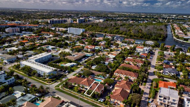 1998 NE 7th Street 102, Deerfield Beach, FL 33441