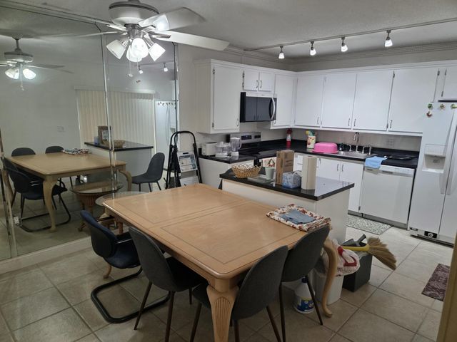 1700 Embassy Drive 512, West Palm Beach, FL 33401