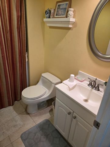 1700 Embassy Drive 512, West Palm Beach, FL 33401