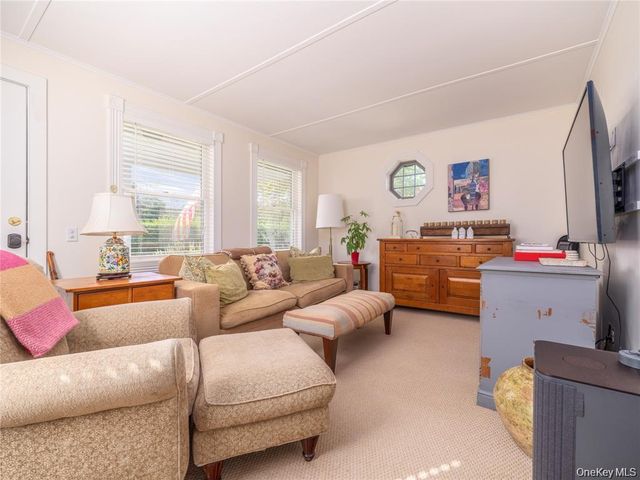 3275 Skunk Lane, Cutchogue, NY 11935