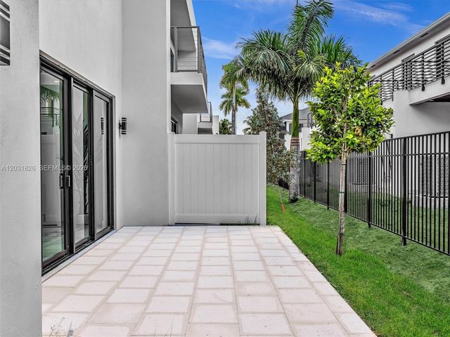 4656 SW 32nd Avenue B1, Dania Beach, FL 33312
