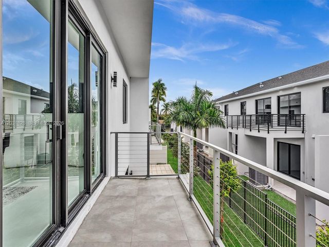 4656 SW 32nd Avenue B1, Dania Beach, FL 33312