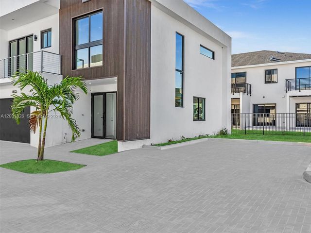 4656 SW 32nd Avenue B1, Dania Beach, FL 33312