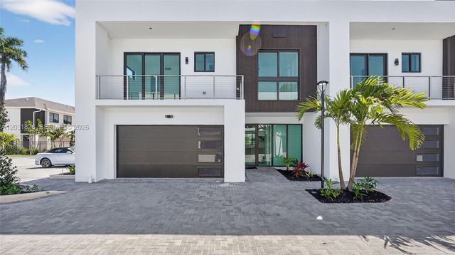 4656 SW 32nd Avenue B1, Dania Beach, FL 33312