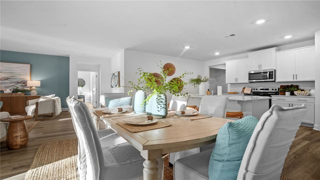 1062 Lakes Blvd, Brunswick, GA 31525