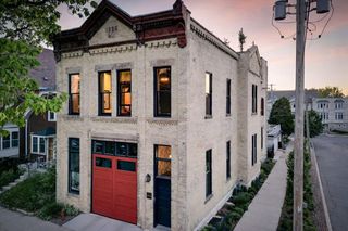 1945 Bartlett AVENUE, Milwaukee, WI 53202