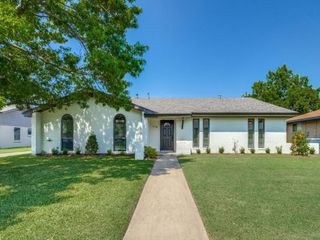 1718 Crescent Drive, Sherman, TX 75092