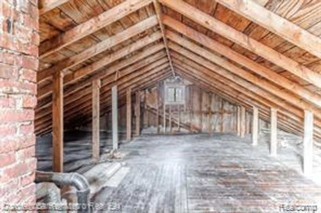 2835 Oldsmobile Avenue, Waterford, MI 48328