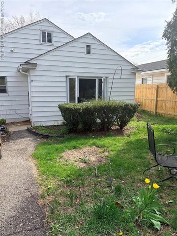 2835 Oldsmobile Avenue, Waterford, MI 48328