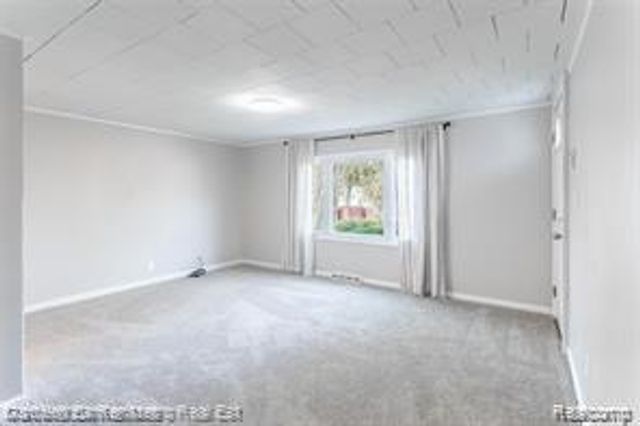 2835 Oldsmobile Avenue, Waterford, MI 48328