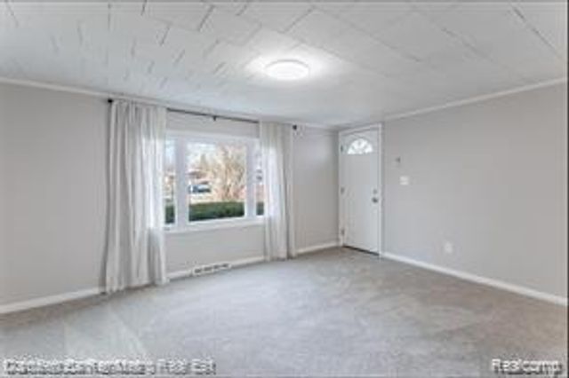 2835 Oldsmobile Avenue, Waterford, MI 48328