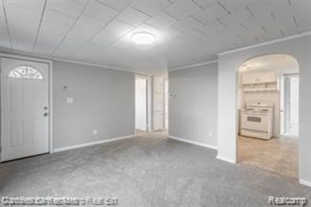 2835 Oldsmobile Avenue, Waterford, MI 48328