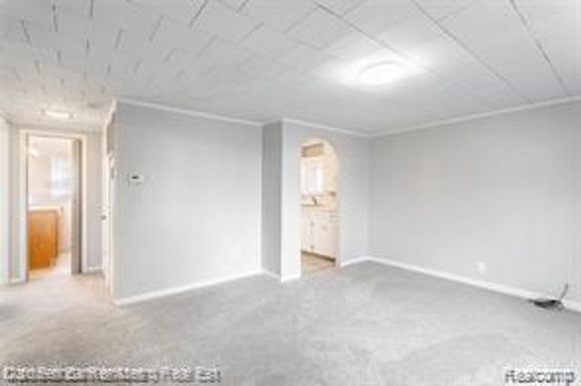 2835 Oldsmobile Avenue, Waterford, MI 48328