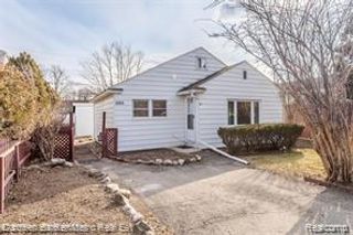 2835 Oldsmobile Avenue, Waterford, MI 48328