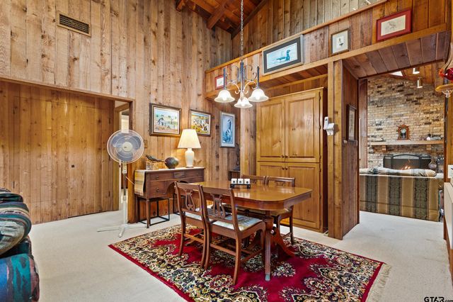 297 Bobwhite Ln, Holly Lake Ranch, TX 75765
