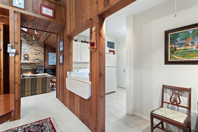 297 Bobwhite Ln, Holly Lake Ranch, TX 75765