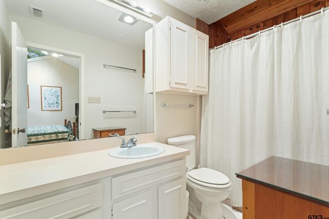 297 Bobwhite Ln, Holly Lake Ranch, TX 75765