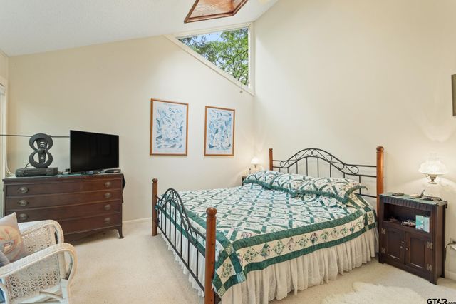 297 Bobwhite Ln, Holly Lake Ranch, TX 75765