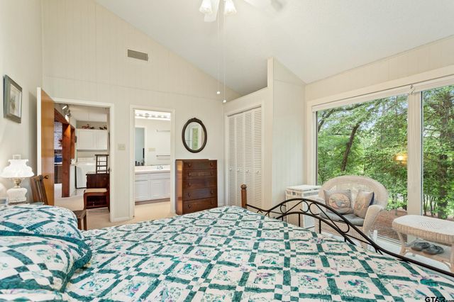 297 Bobwhite Ln, Holly Lake Ranch, TX 75765