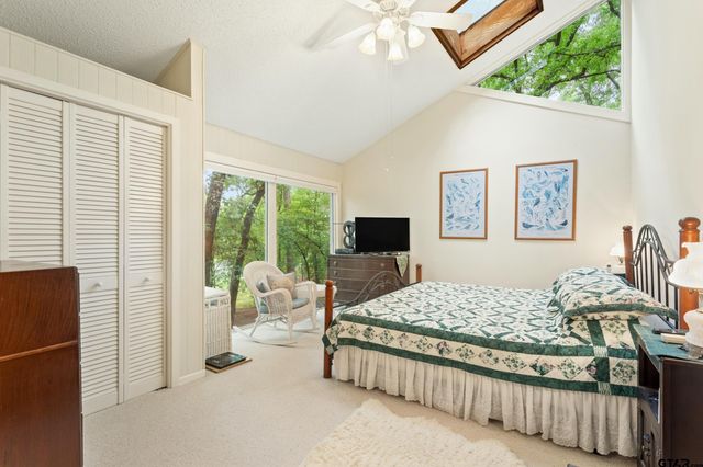 297 Bobwhite Ln, Holly Lake Ranch, TX 75765