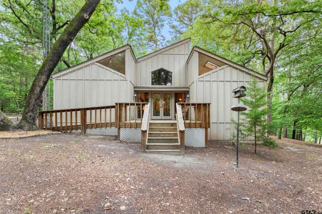 297 Bobwhite Ln, Holly Lake Ranch, TX 75765