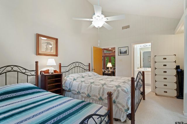297 Bobwhite Ln, Holly Lake Ranch, TX 75765