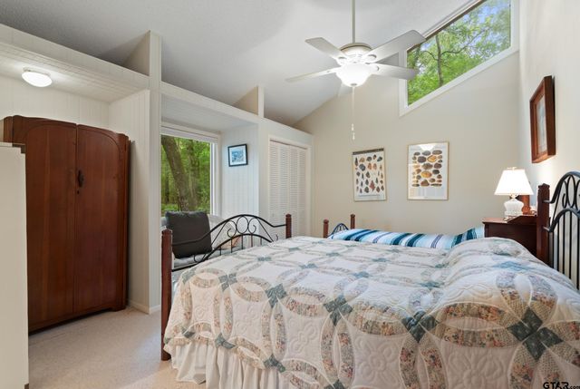 297 Bobwhite Ln, Holly Lake Ranch, TX 75765