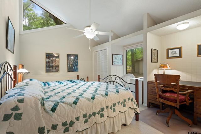 297 Bobwhite Ln, Holly Lake Ranch, TX 75765