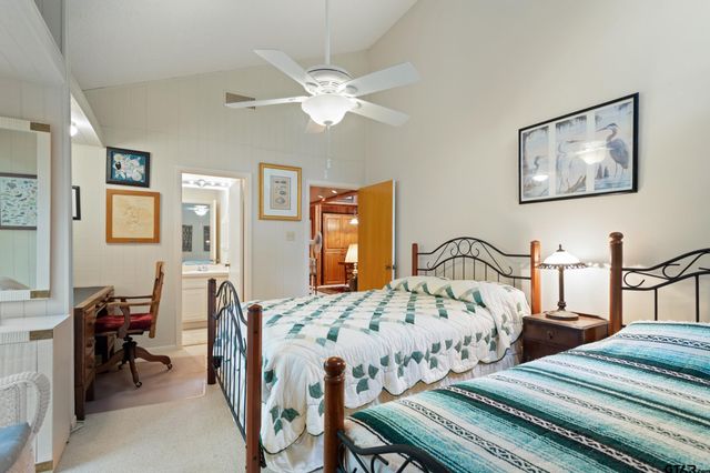 297 Bobwhite Ln, Holly Lake Ranch, TX 75765