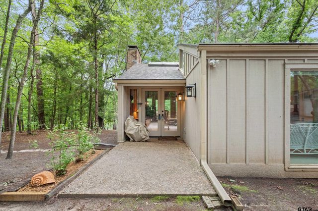 297 Bobwhite Ln, Holly Lake Ranch, TX 75765