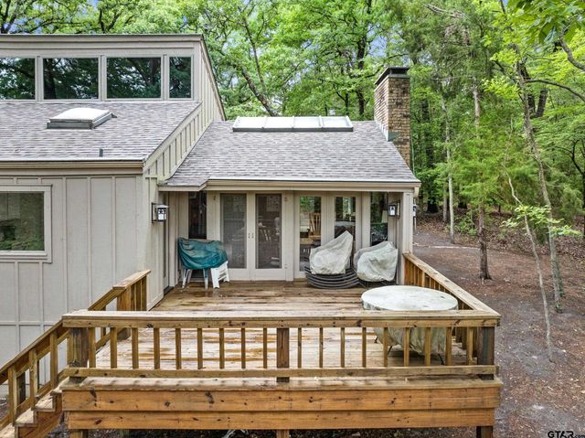 297 Bobwhite Ln, Holly Lake Ranch, TX 75765